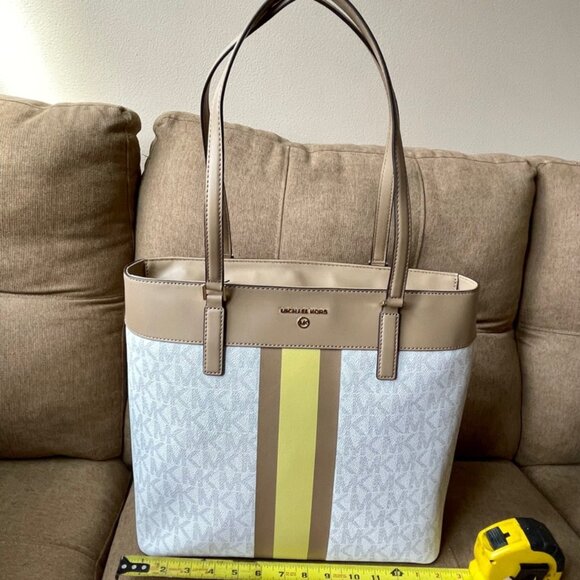 MICHAEL KORS LARGE TOTE BAG VANILLA COLOR , ACORN AND MARIGOLD LINE - Picture 4 of 11